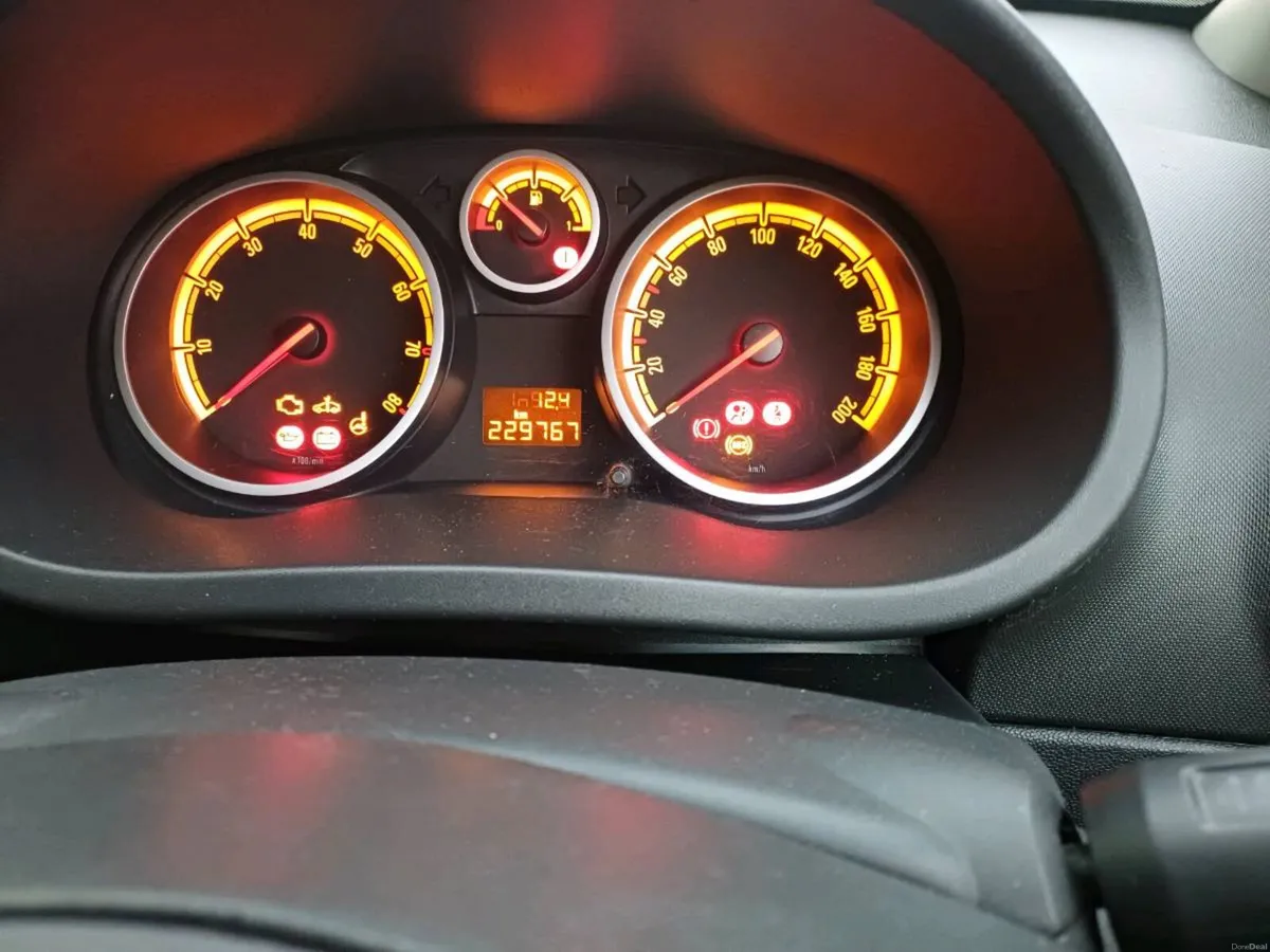 Opel corsa 2010, 1.2petrol Nct 03/27 Tax 12/26 - Image 5