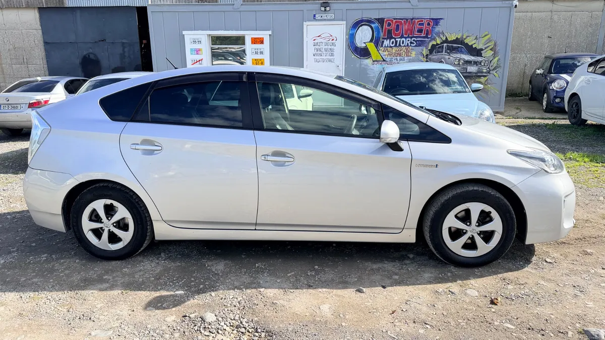 Toyota Prius 2015 hybrid - Image 4