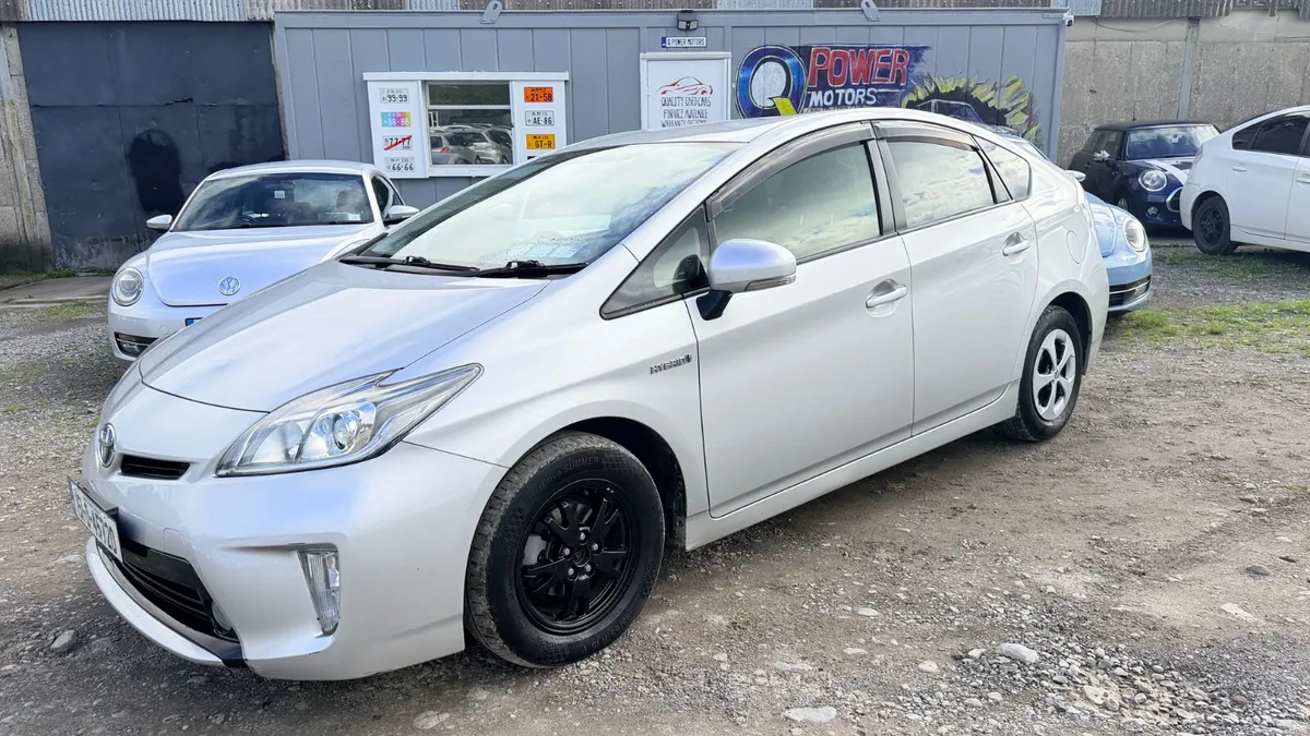 Toyota Prius 2015 hybrid - Image 2