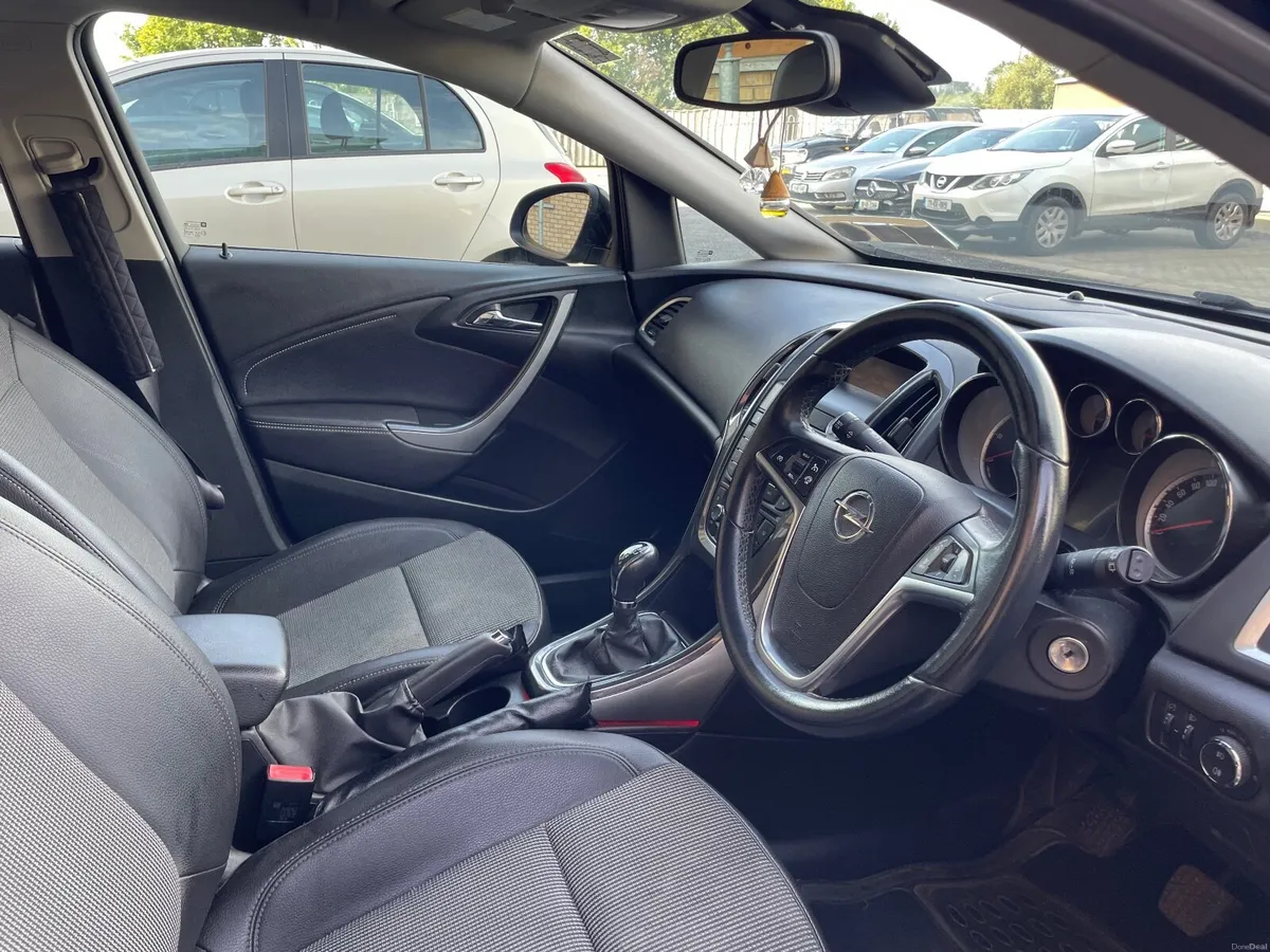 Opel Astra 2014, 1.2 diesel - Image 2