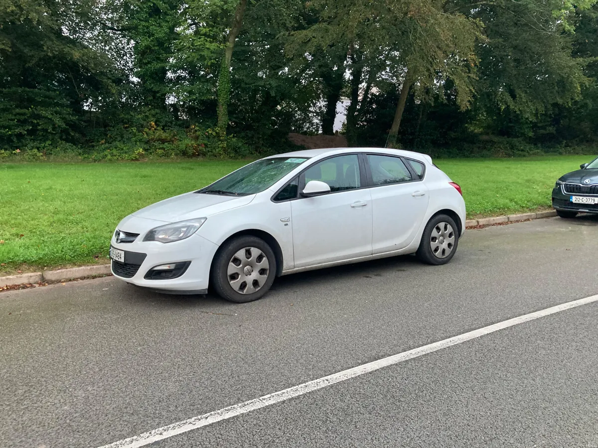 Opel Astra 1.4 Petrol 5 Door Hatchback - Image 1