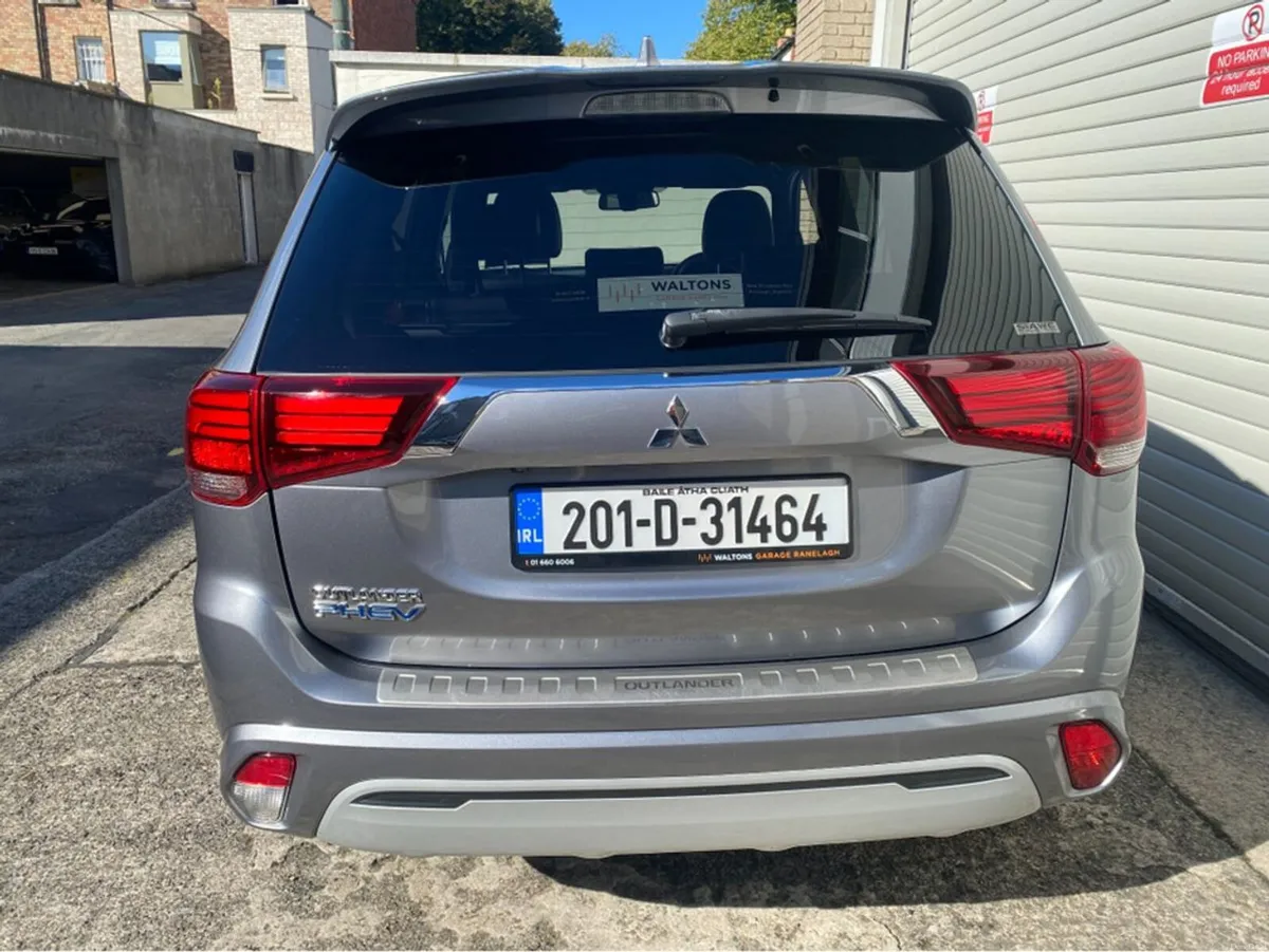 Mitsubishi Outlander 2.4 EXCEED PHEV @ Waltons Gar - Image 3