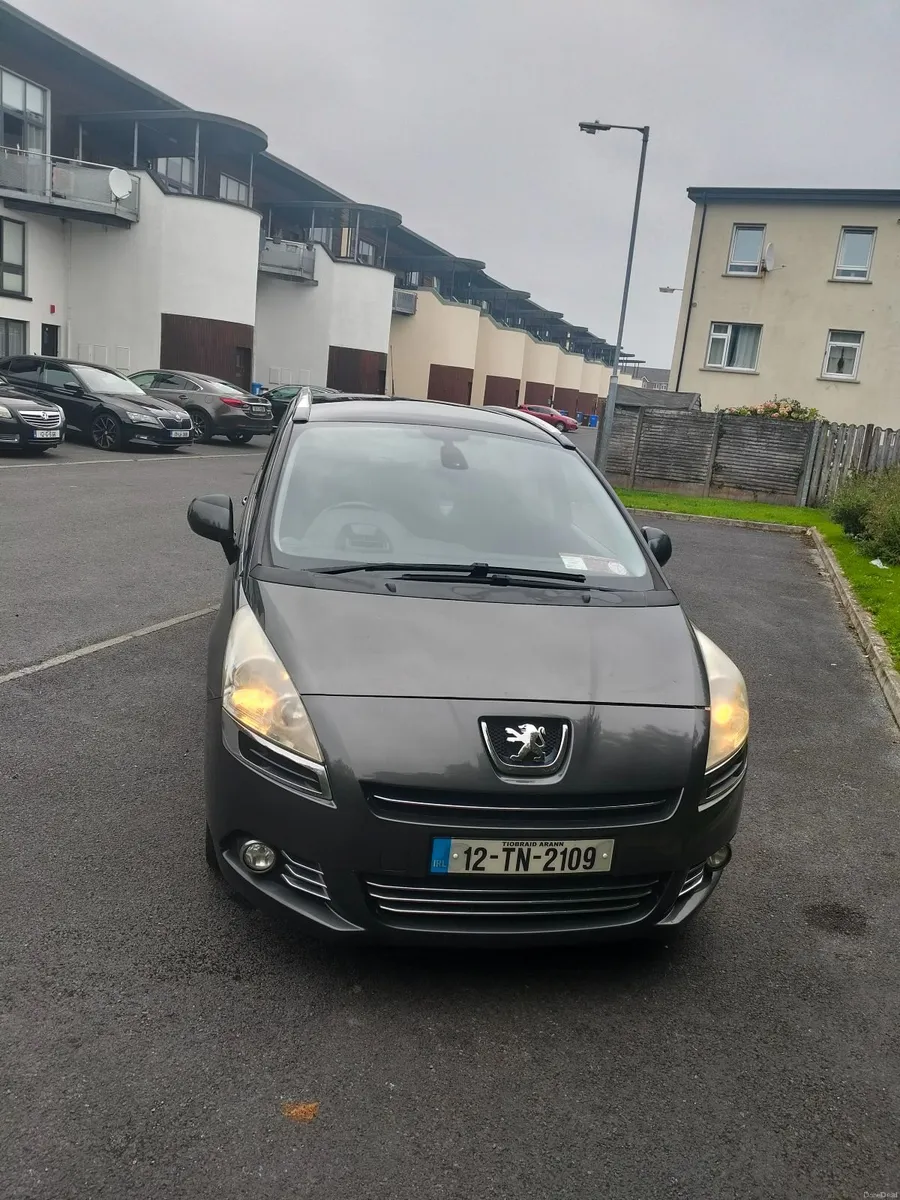 Peugeot 5008 2012 - Image 1