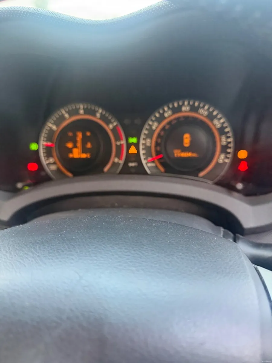 Toyota Auris 2011 - Image 2