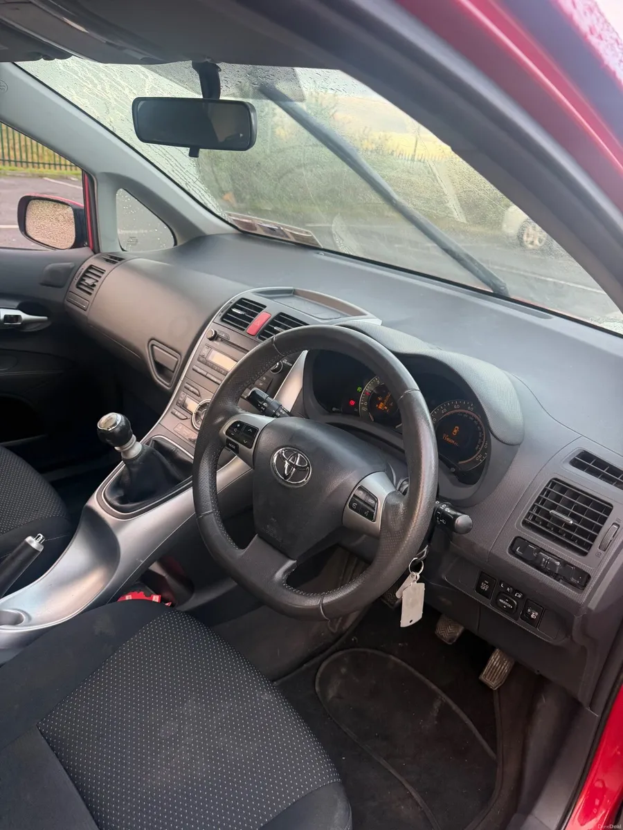 Toyota Auris 2011 - Image 4