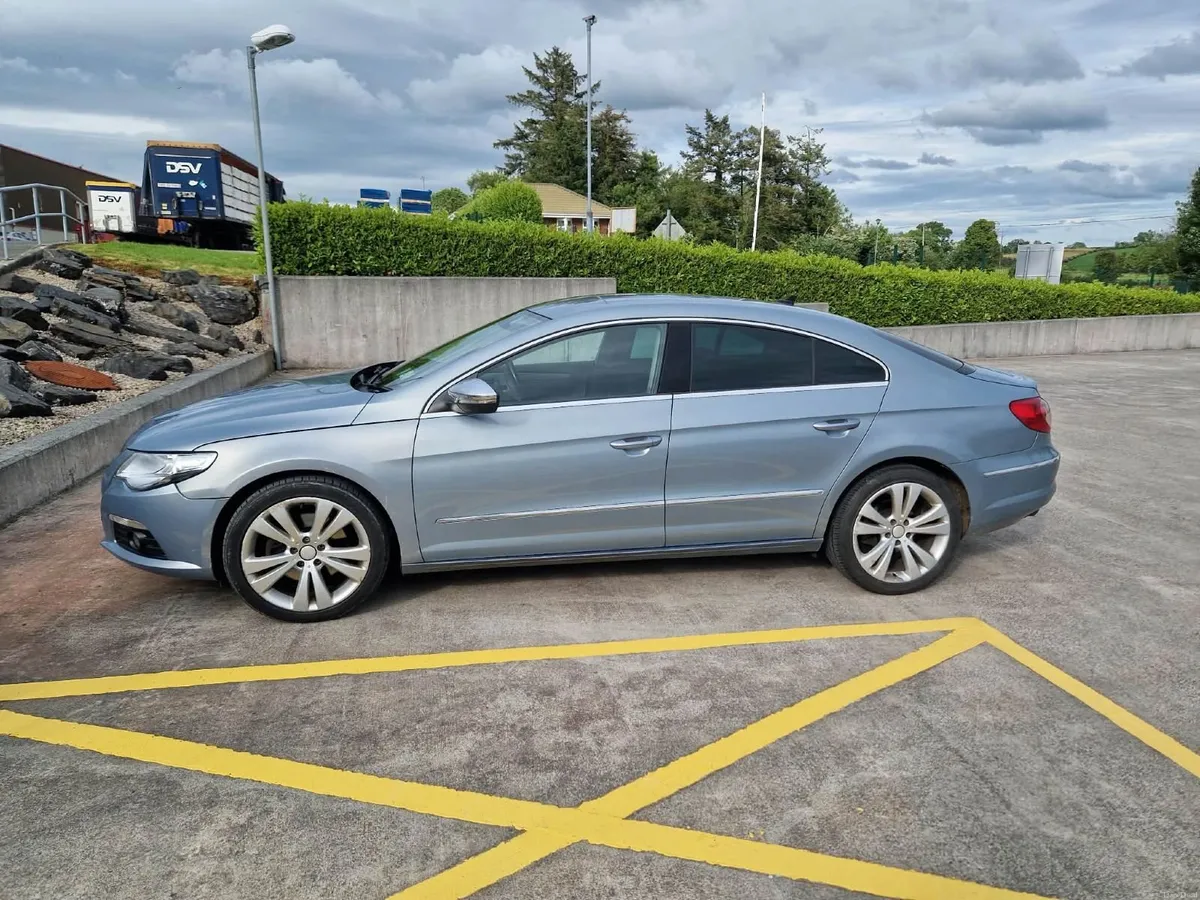 Automatic Volkswagen Passat 2011 - Image 3