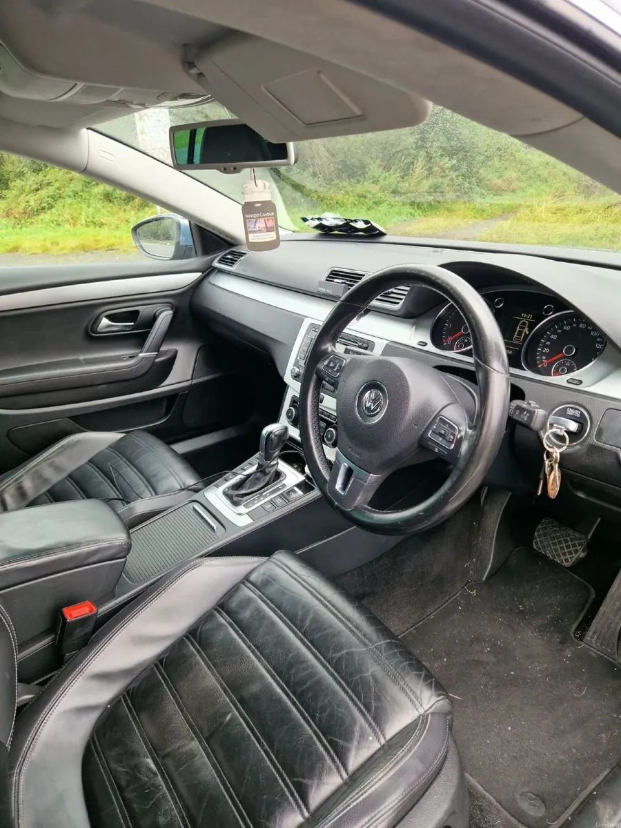 Automatic Volkswagen Passat 2011 - Image 4