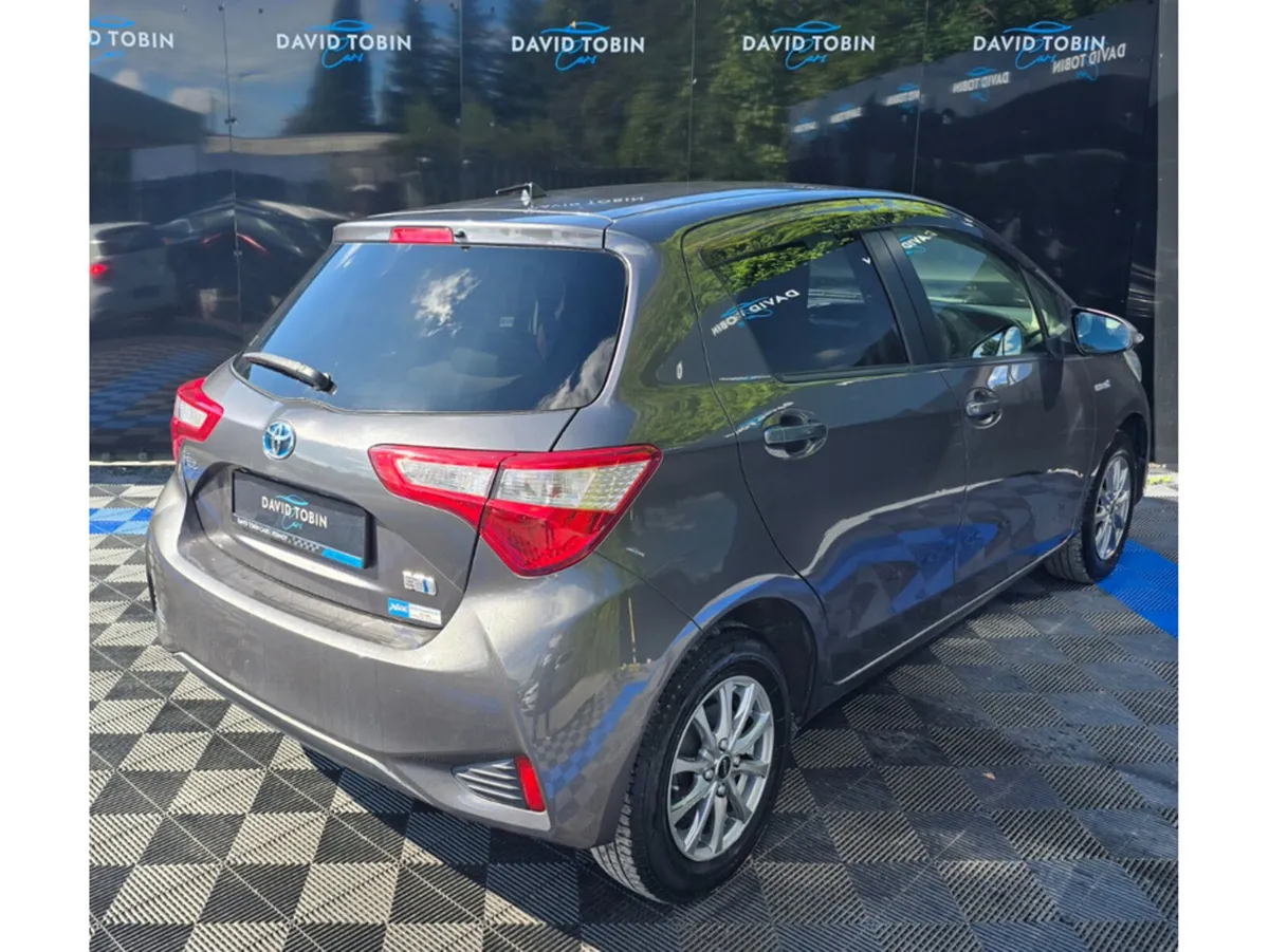 Toyota Vitz DAA-NHP130 5DR AUTO - Image 6