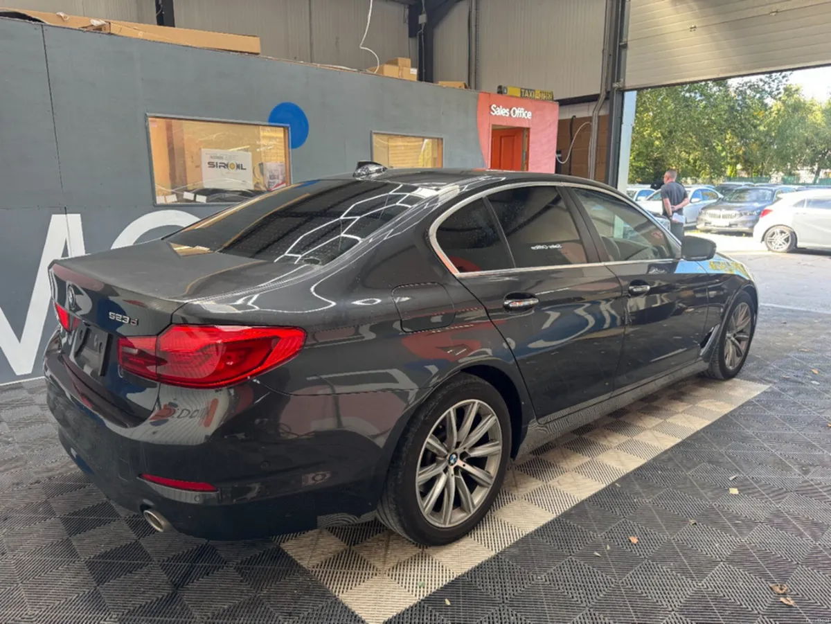BMW 5-Series 2017 BMW 5 523D AUTOMATIC 2.0  / PARK - Image 3