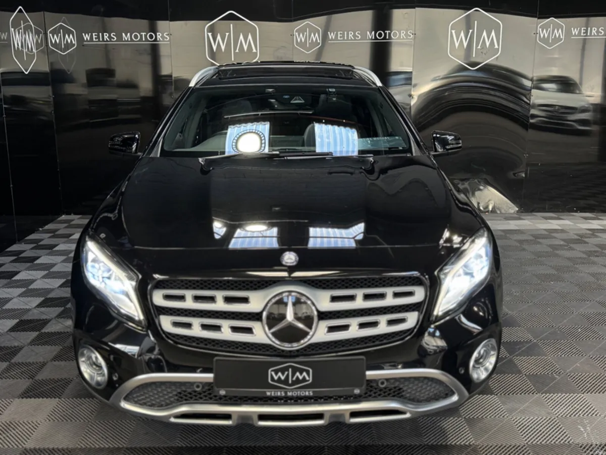 Mercedes-Benz GLA GLA180 SUNROOF AMG ALLOYS AUTOMA - Image 4