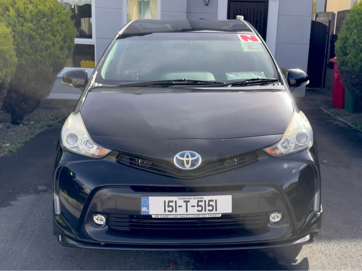 Toyota Prius Alpha - Image 1