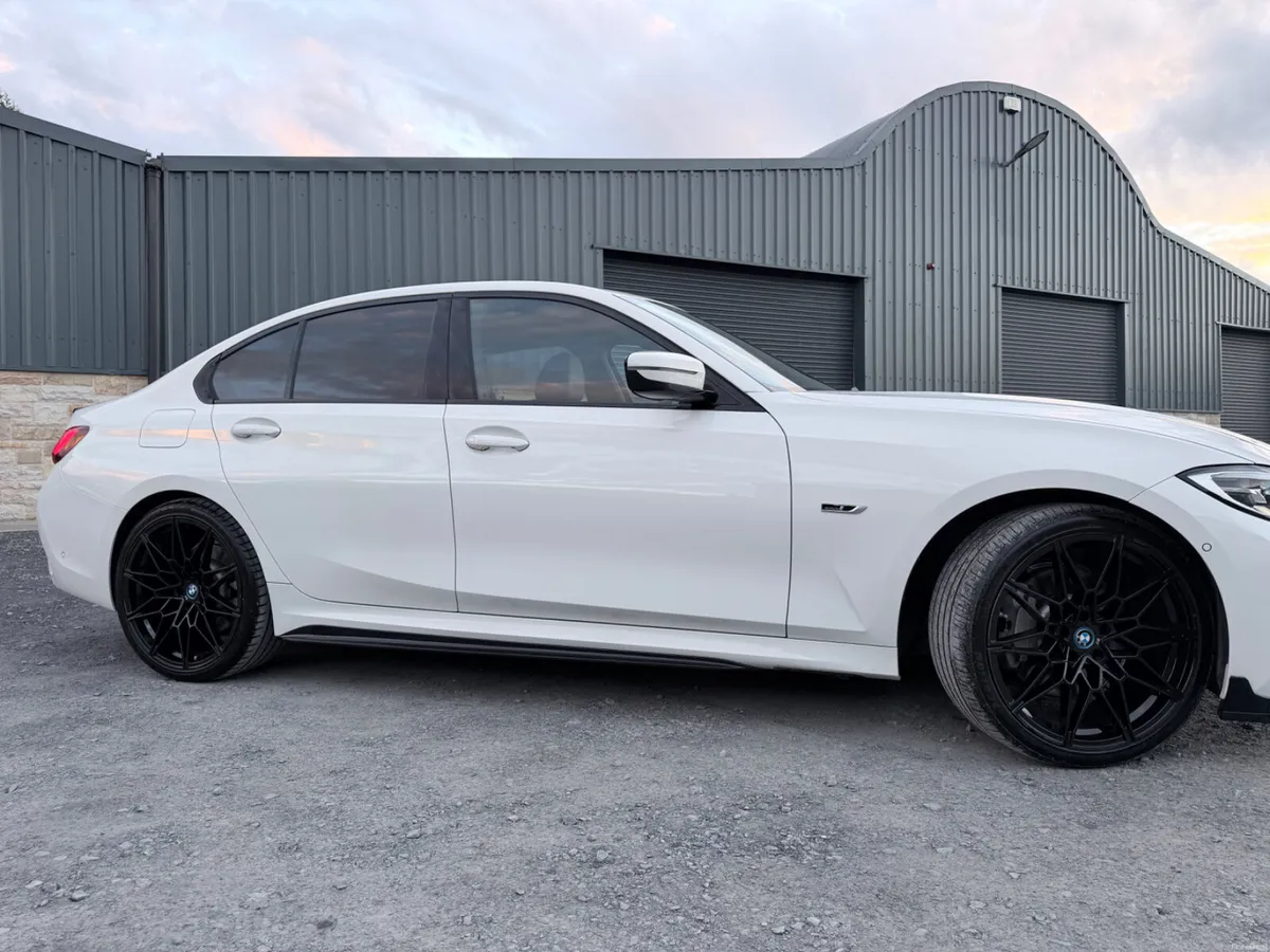 BMW 330e G20 221’ M SPORT Xdrive PHEV VERY LOW KM - Image 6