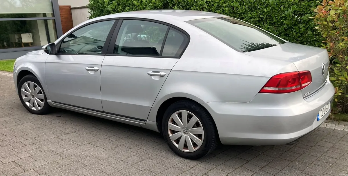 Volkswagen Passat 2012 - Image 1