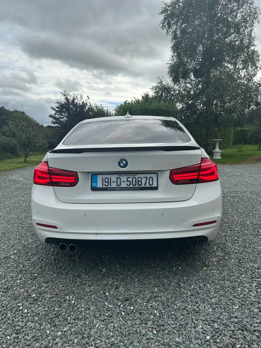 BMW 3-Series 2019 - Image 3