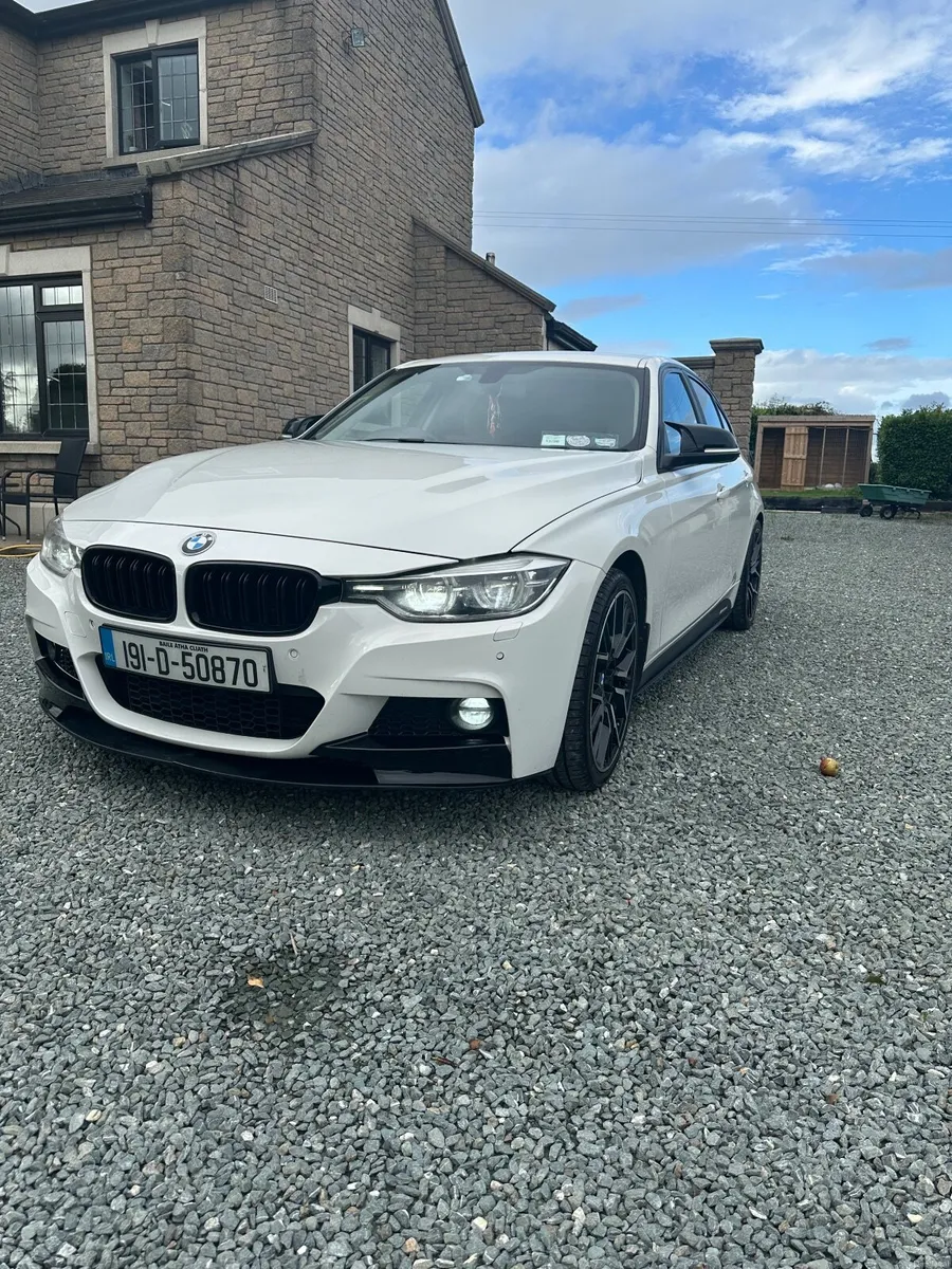 BMW 3-Series 2019 - Image 1