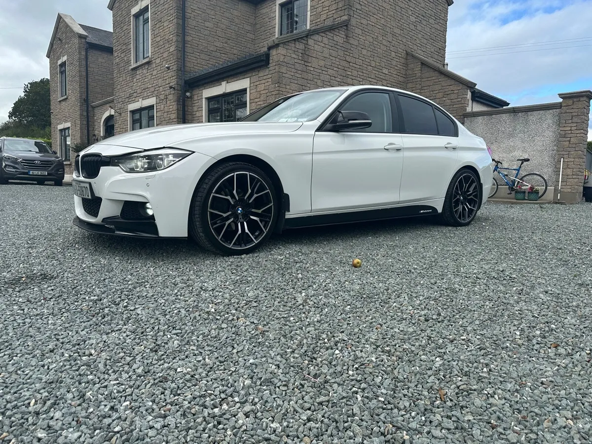 BMW 3-Series 2019 - Image 4