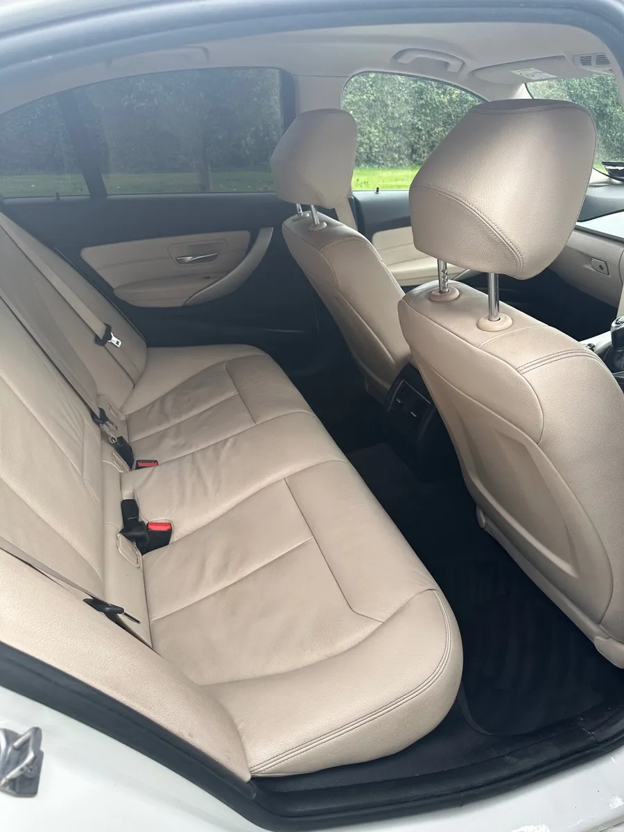 BMW 3-Series 2019 - Image 6