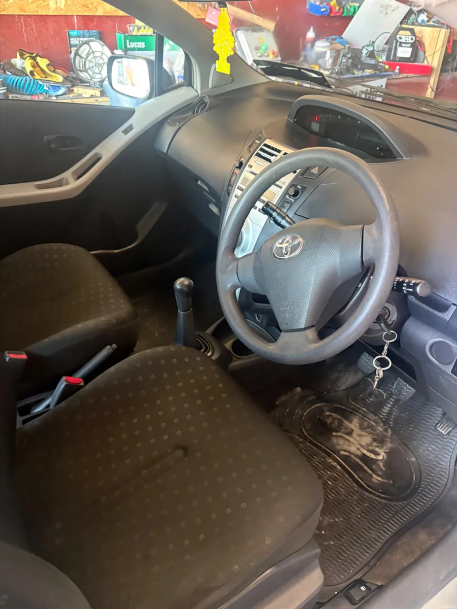 Toyota Yaris 2010 - Image 6