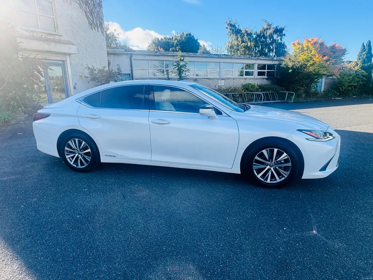 LEXUS ES300h - PREMIUM SPEC - TILT SUNROOF - 66k - Image 5