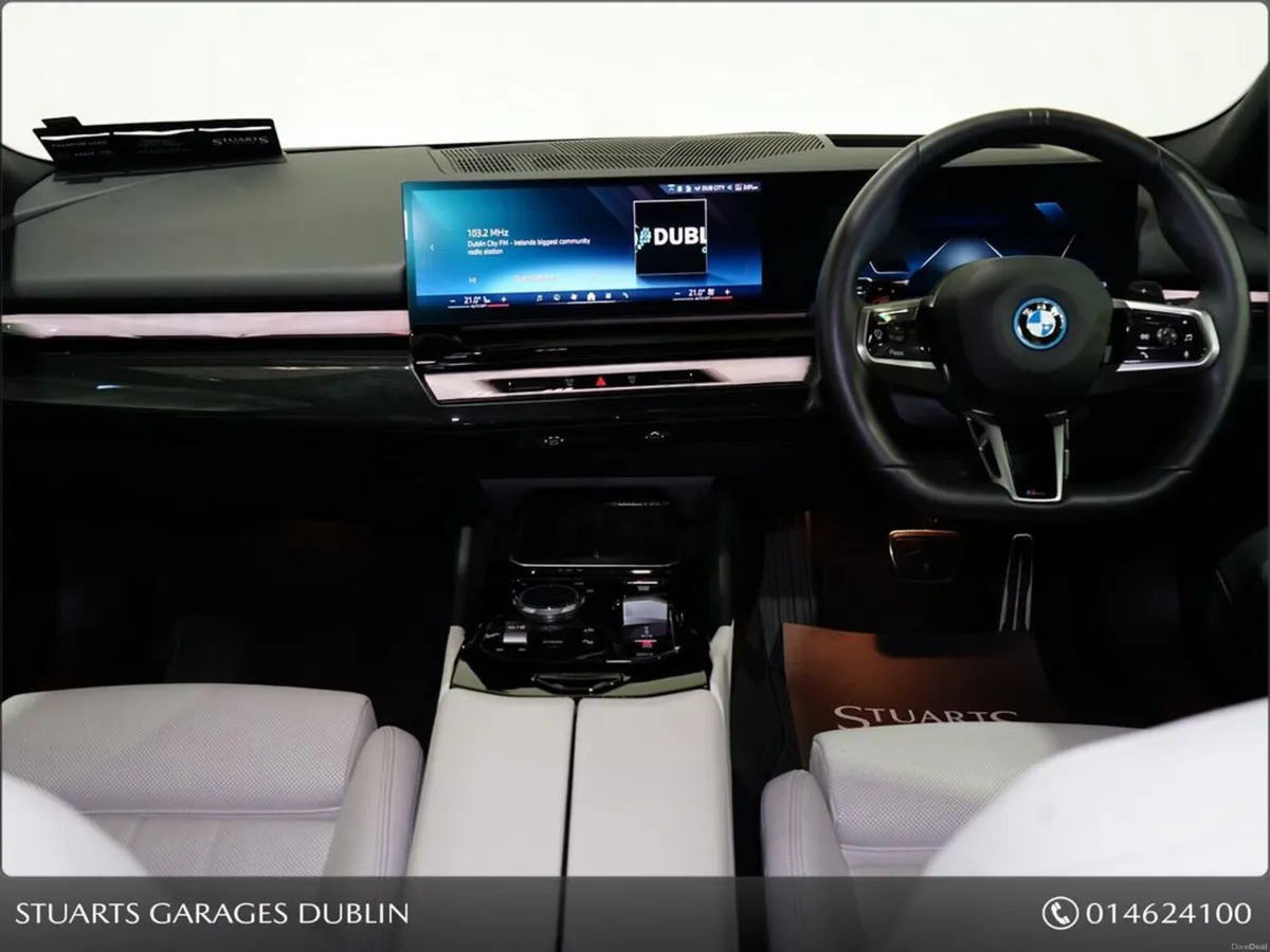 BMW 5-Series COMFORT PACK, TECH PACK AND 20” ALLOY - Image 4