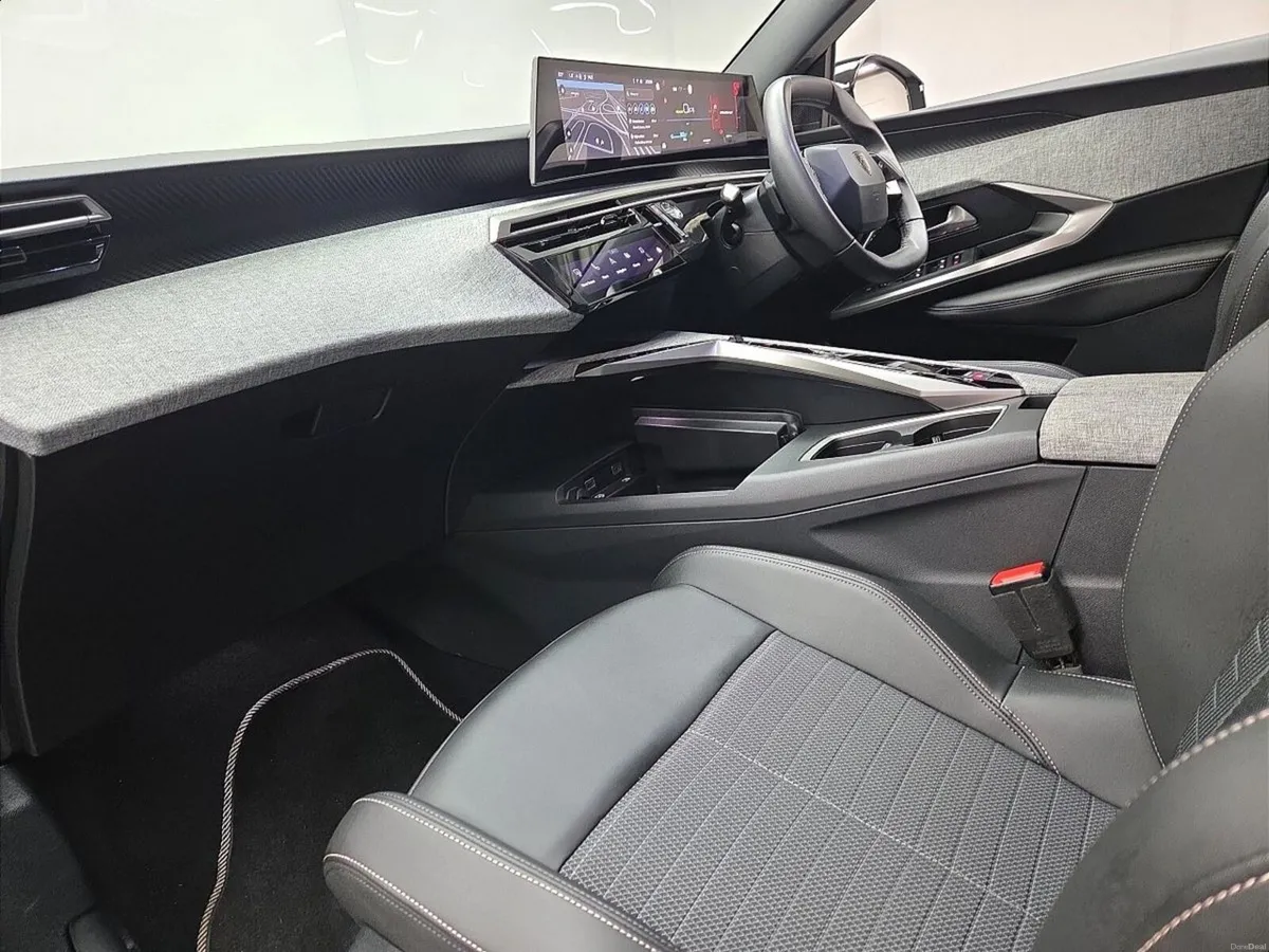 Peugeot 3008 Allure EV 210 73kWh - Image 4