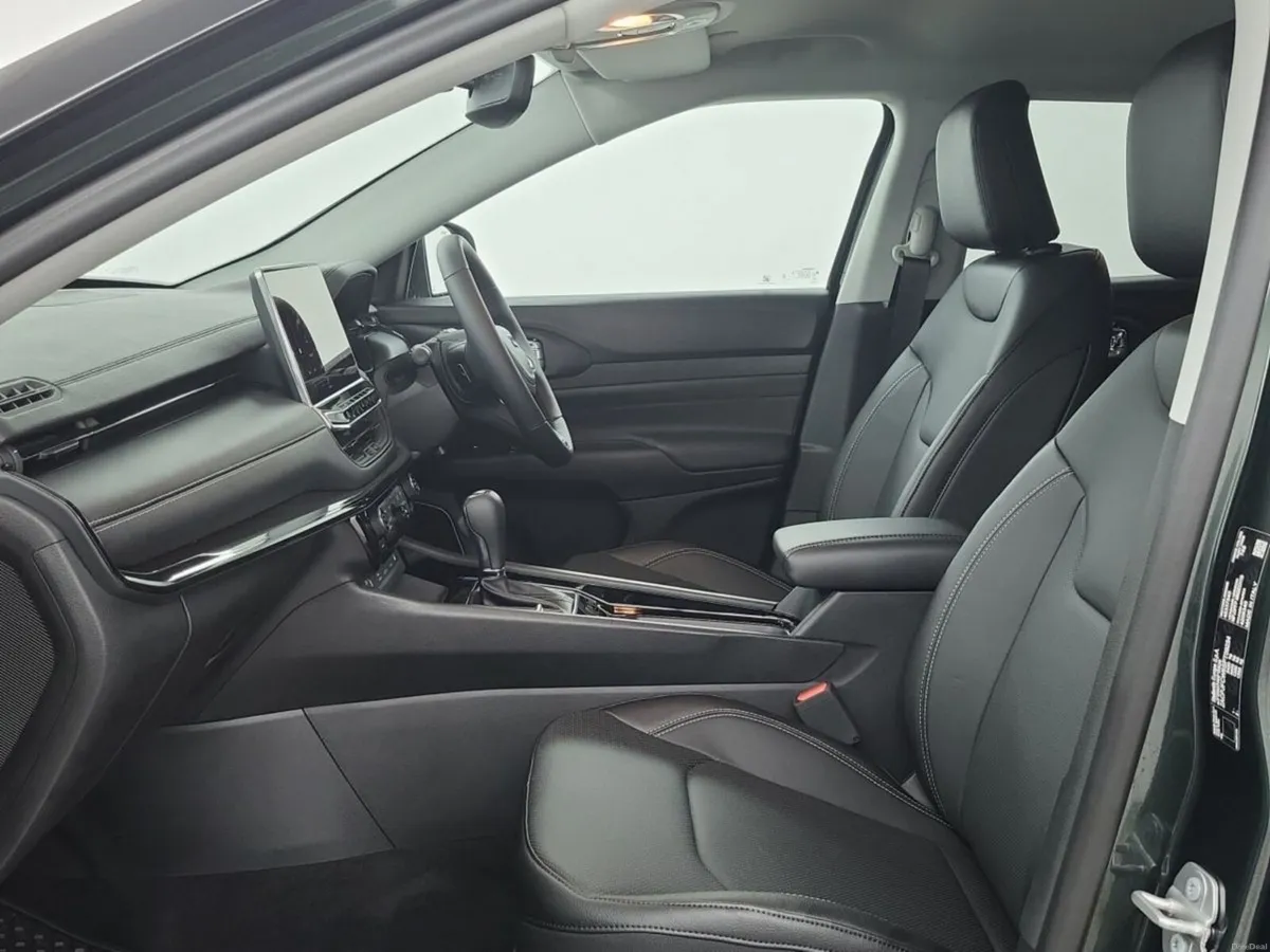 Jeep Compass TOP SPEC Summit with only delivery Km - Image 4