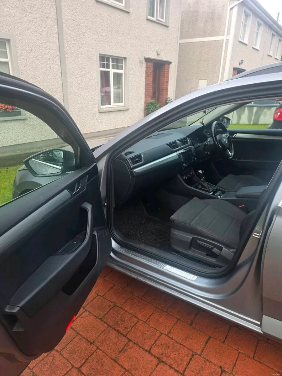 Skoda superb 3 automatic 2.0 diesel - Image 3