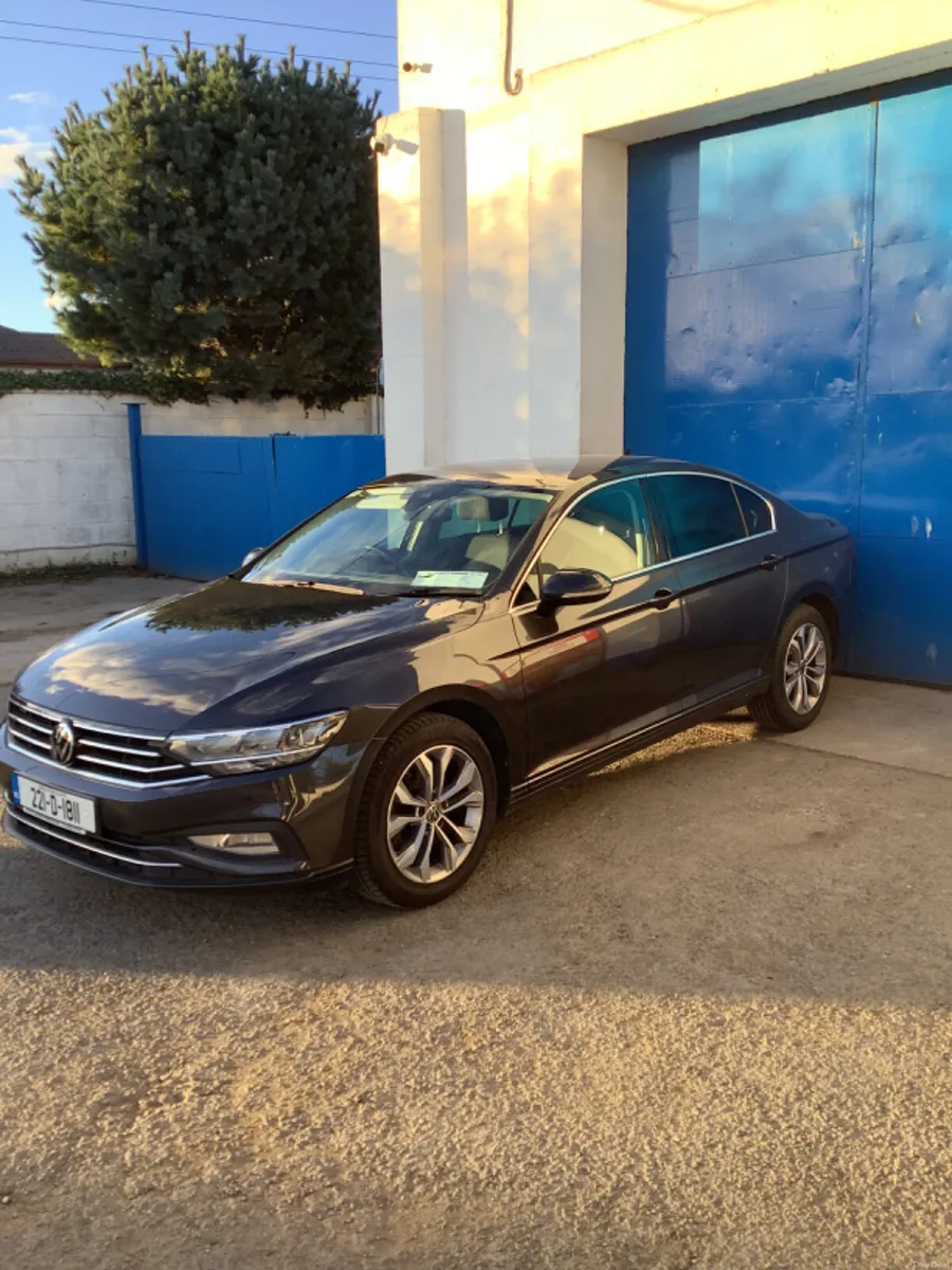 Volkswagen Passat 2022 - Image 3