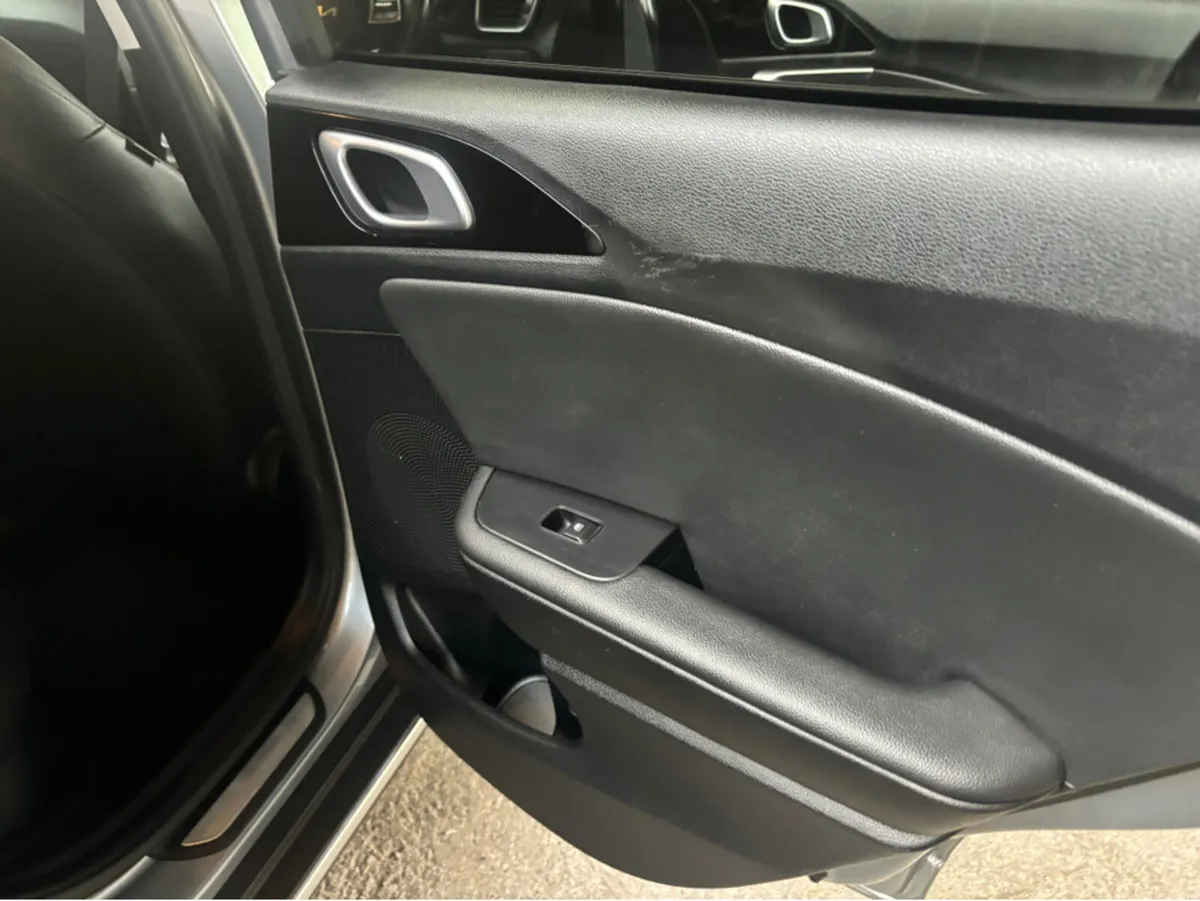Kia XCeed PE PHEV 5DR AUTO - Image 4