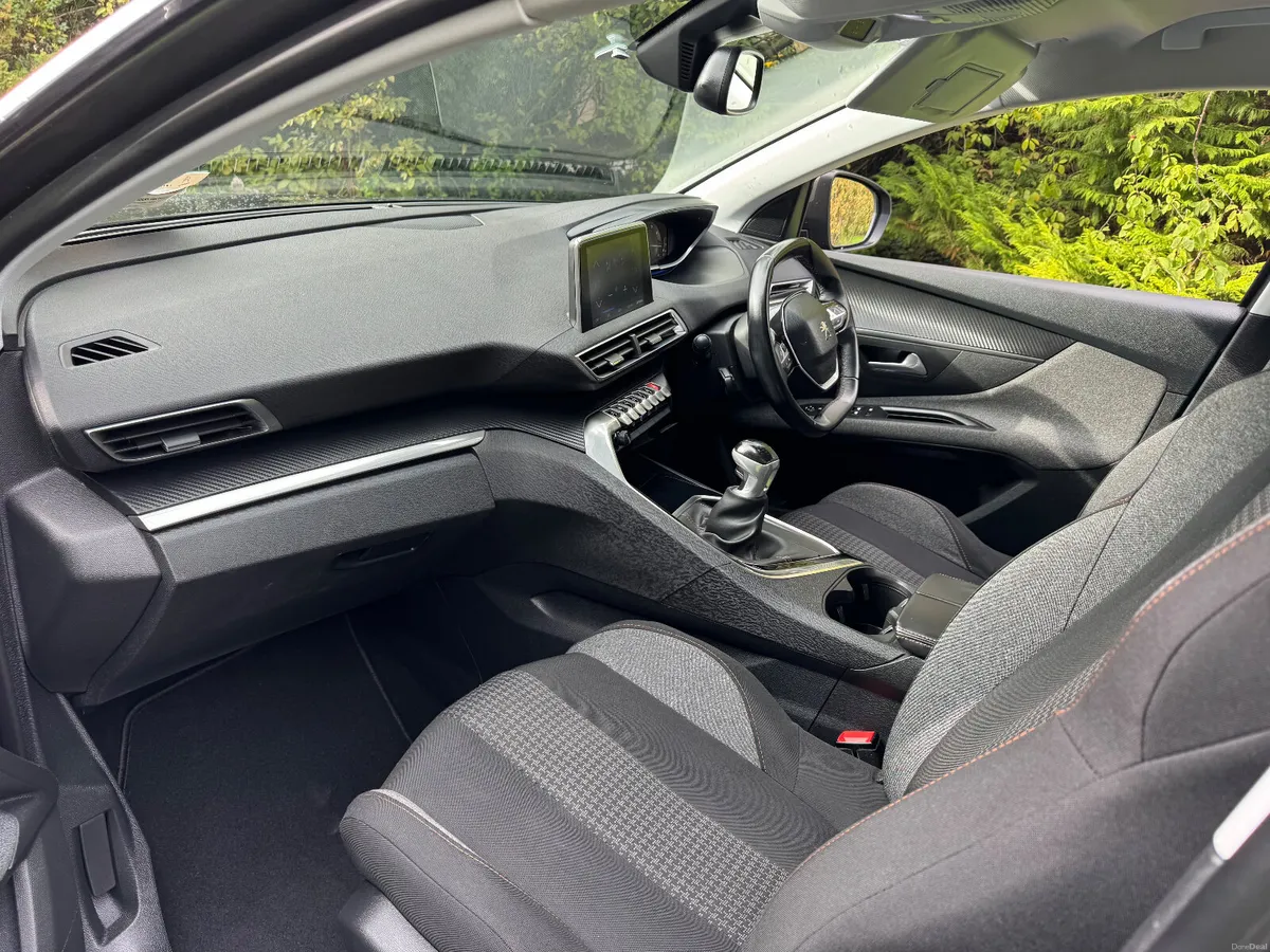 18 Peugeot 5008 1.6HDI 7 SEATER - Image 5