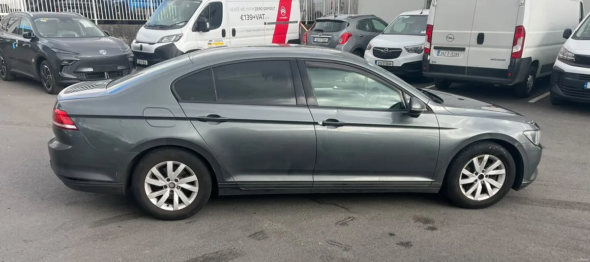 Volkwagen Passat *NEW NCT, LOW MILEAGE* - Image 5