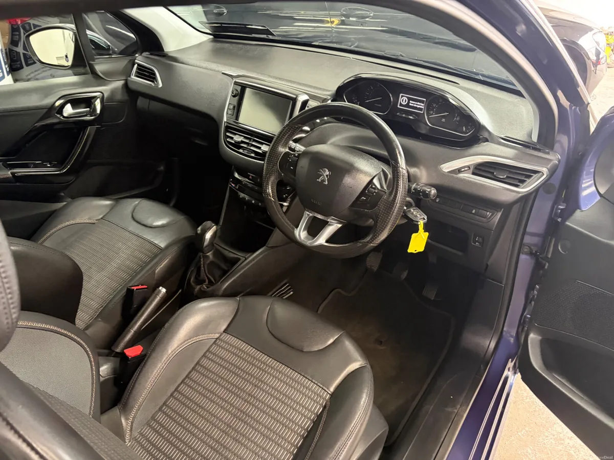 Peugeot 208 2014. 1.2 VTI. ALLURE - Image 4