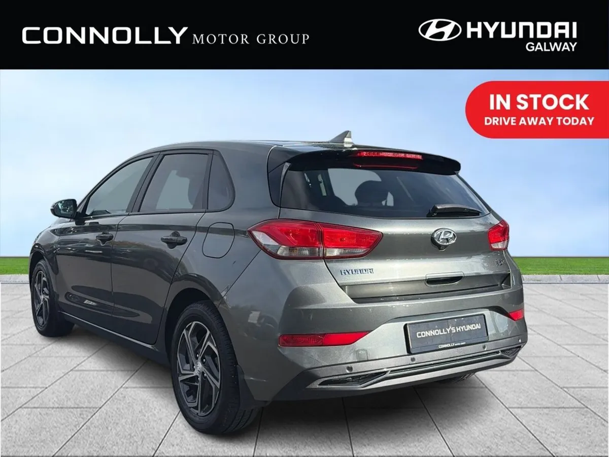 Hyundai i30 Diesel Deluxe - Image 2