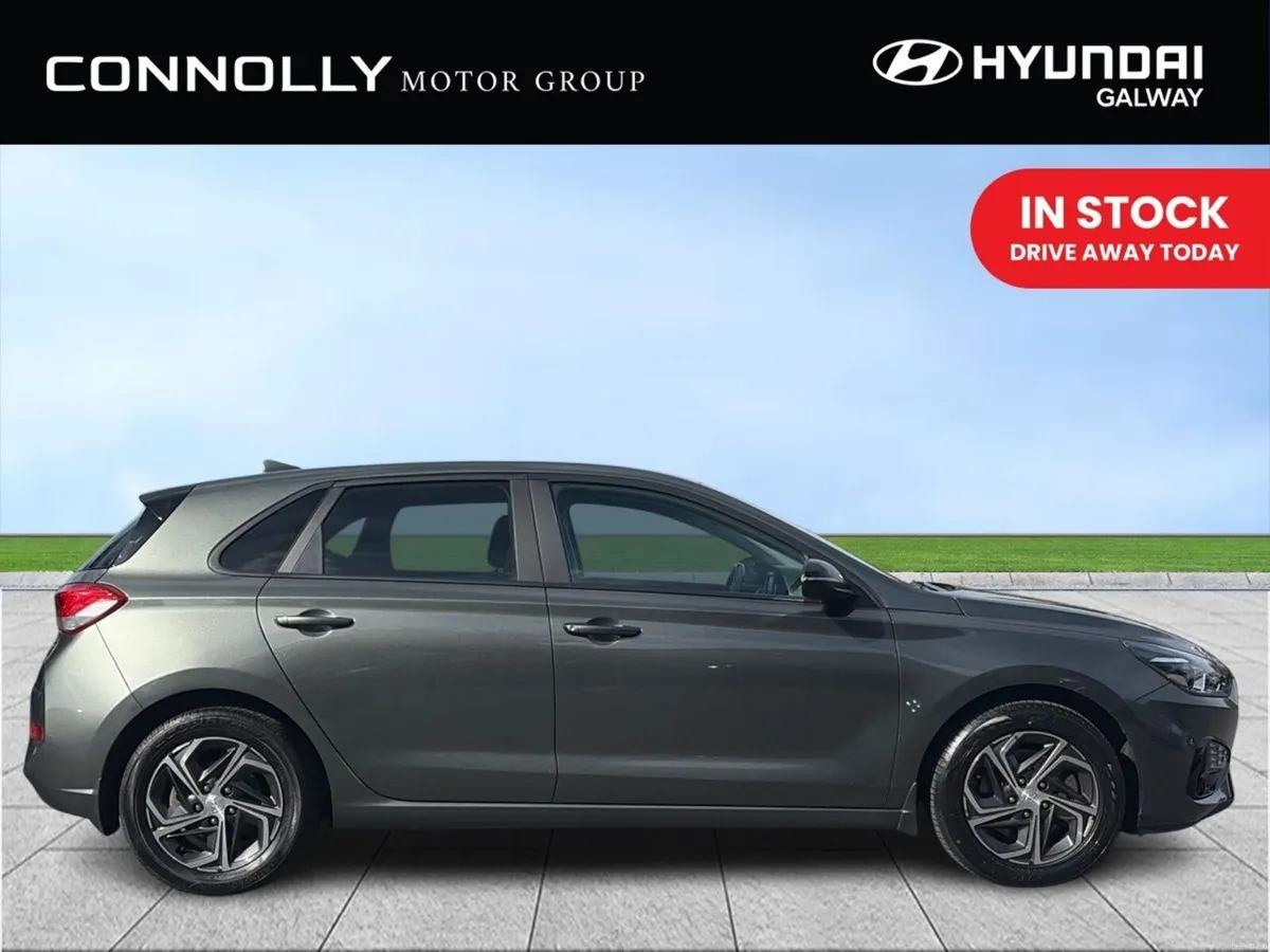 Hyundai i30 Diesel Deluxe - Image 3