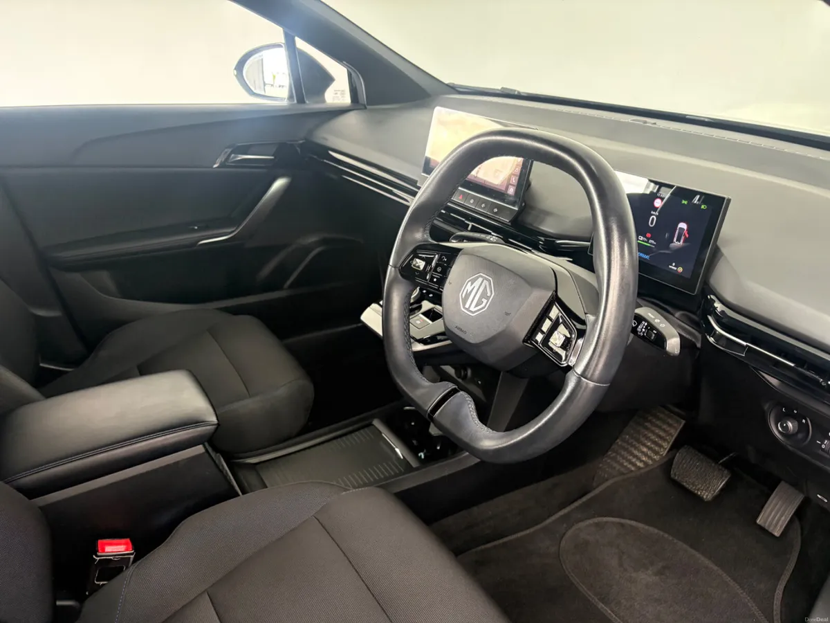MG MG4 Excite LR 64Kwh 2023 - Image 2