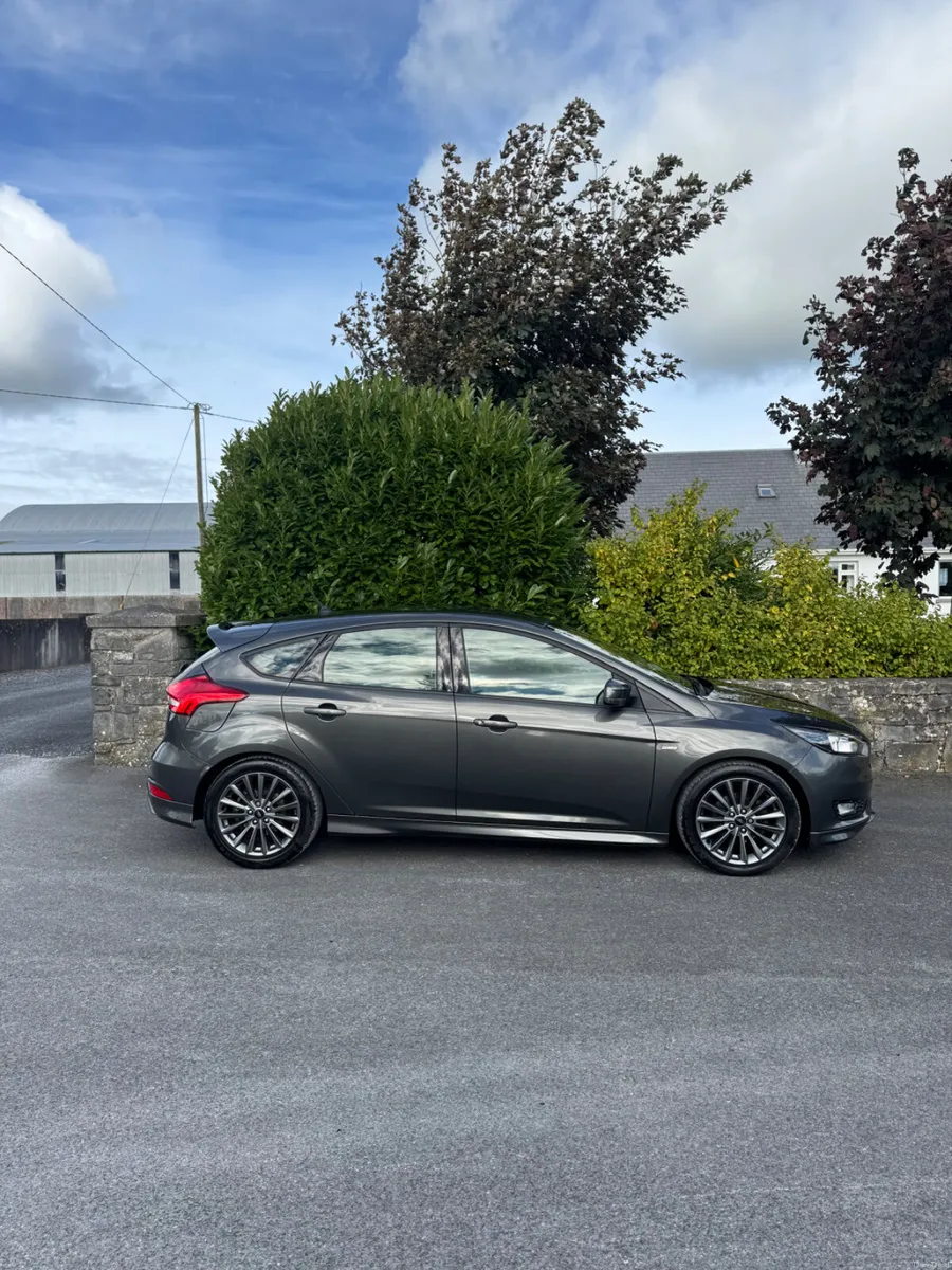 Ford Focus 2017 - Image 2