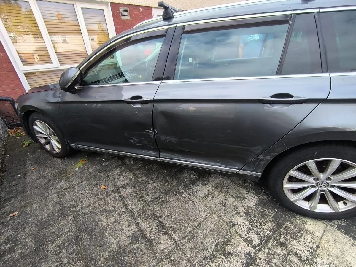 Volkswagen Passat 2015 - Image 4