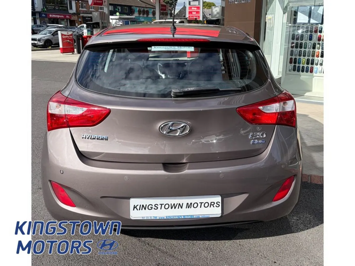 Hyundai i30 Classic 5DR - Image 4