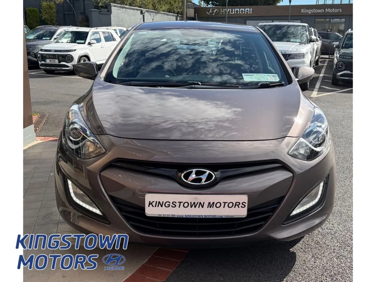 Hyundai i30 Classic 5DR - Image 2