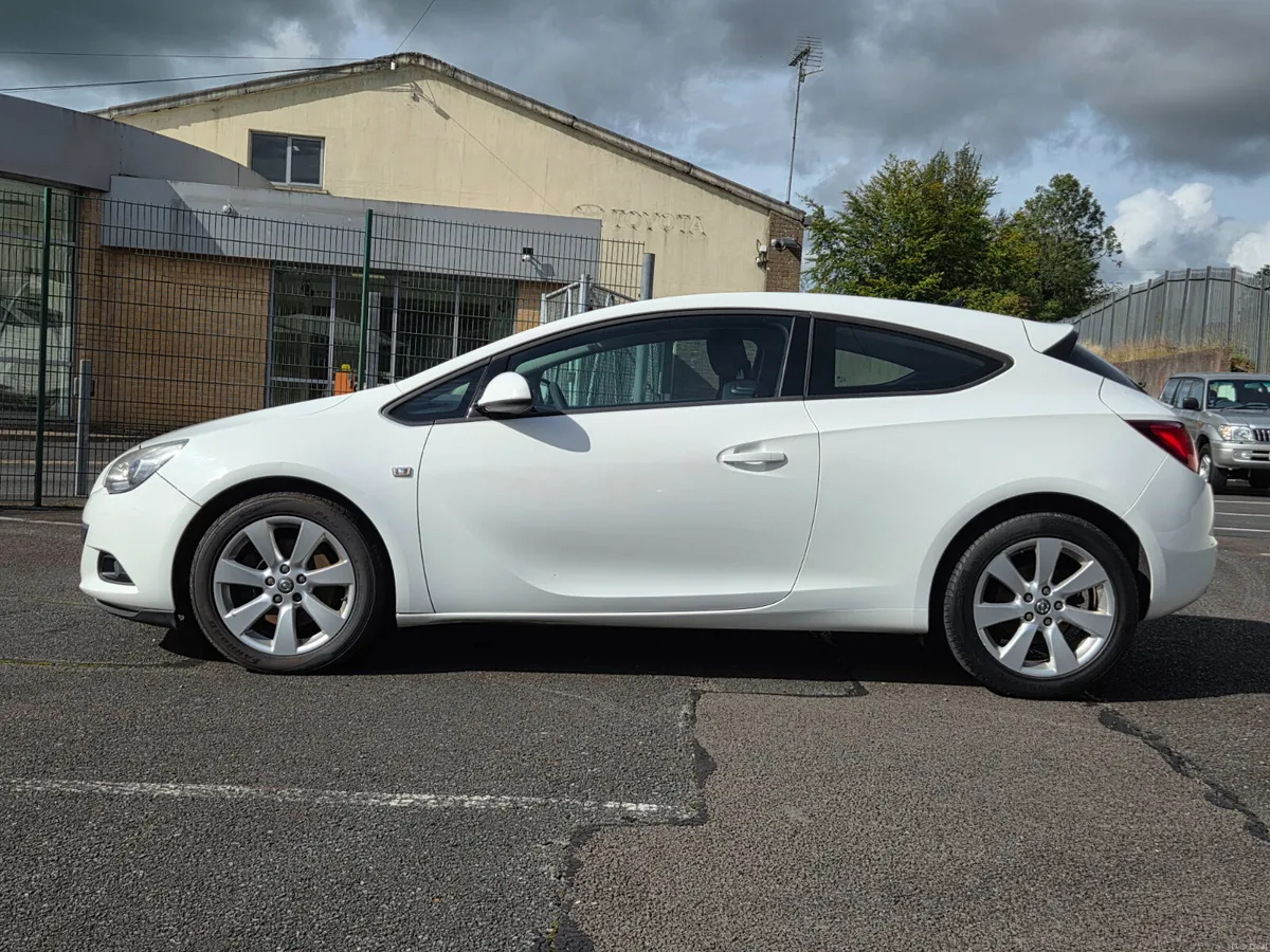 Opel Astra GTC - Image 6