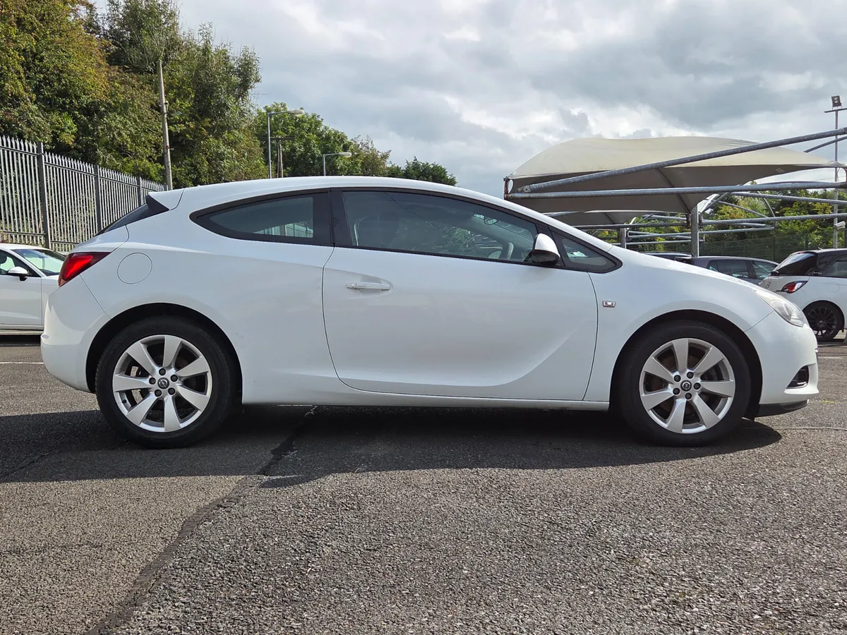 Opel Astra GTC - Image 2
