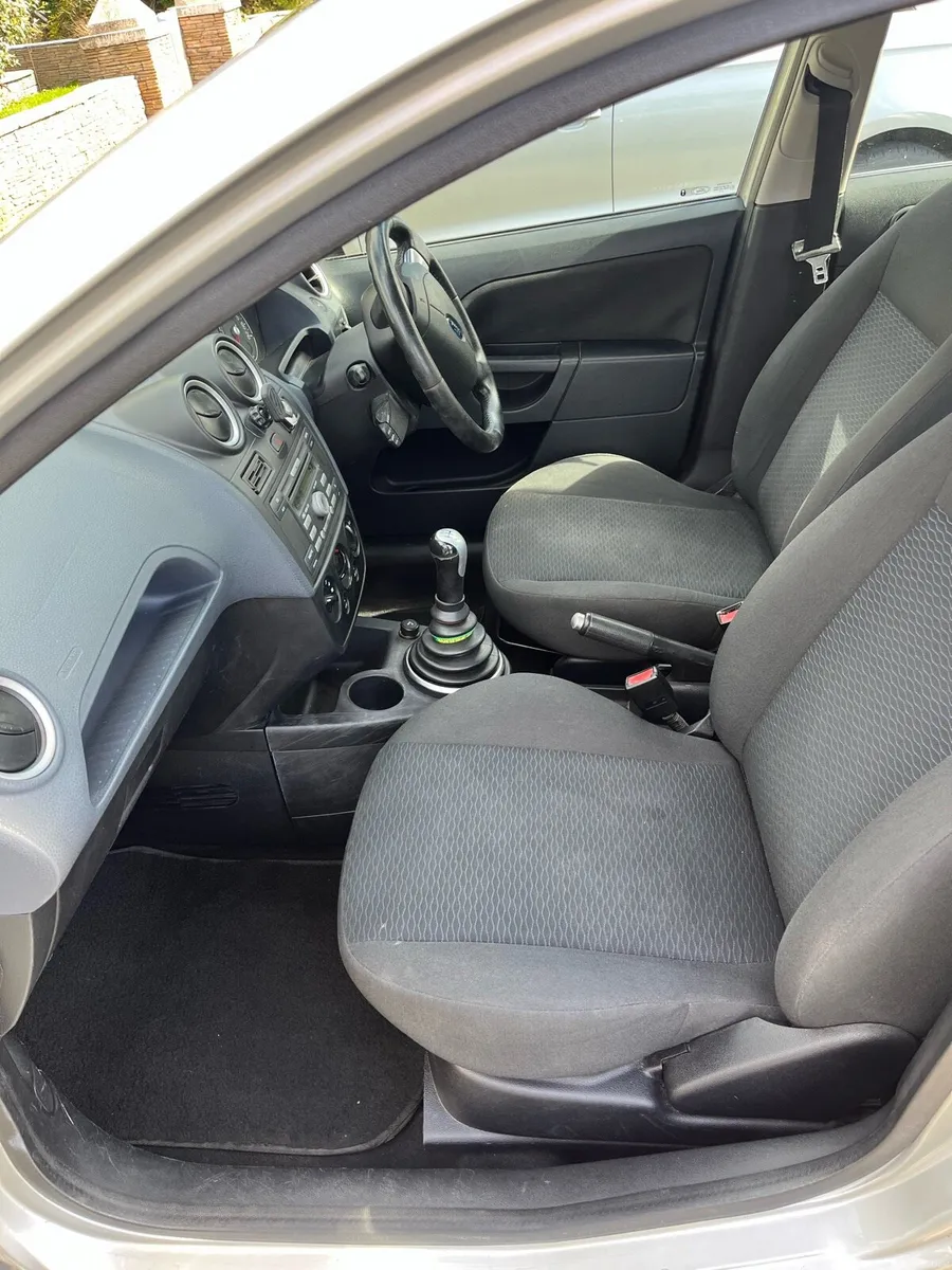 Ford fiesta - Image 5