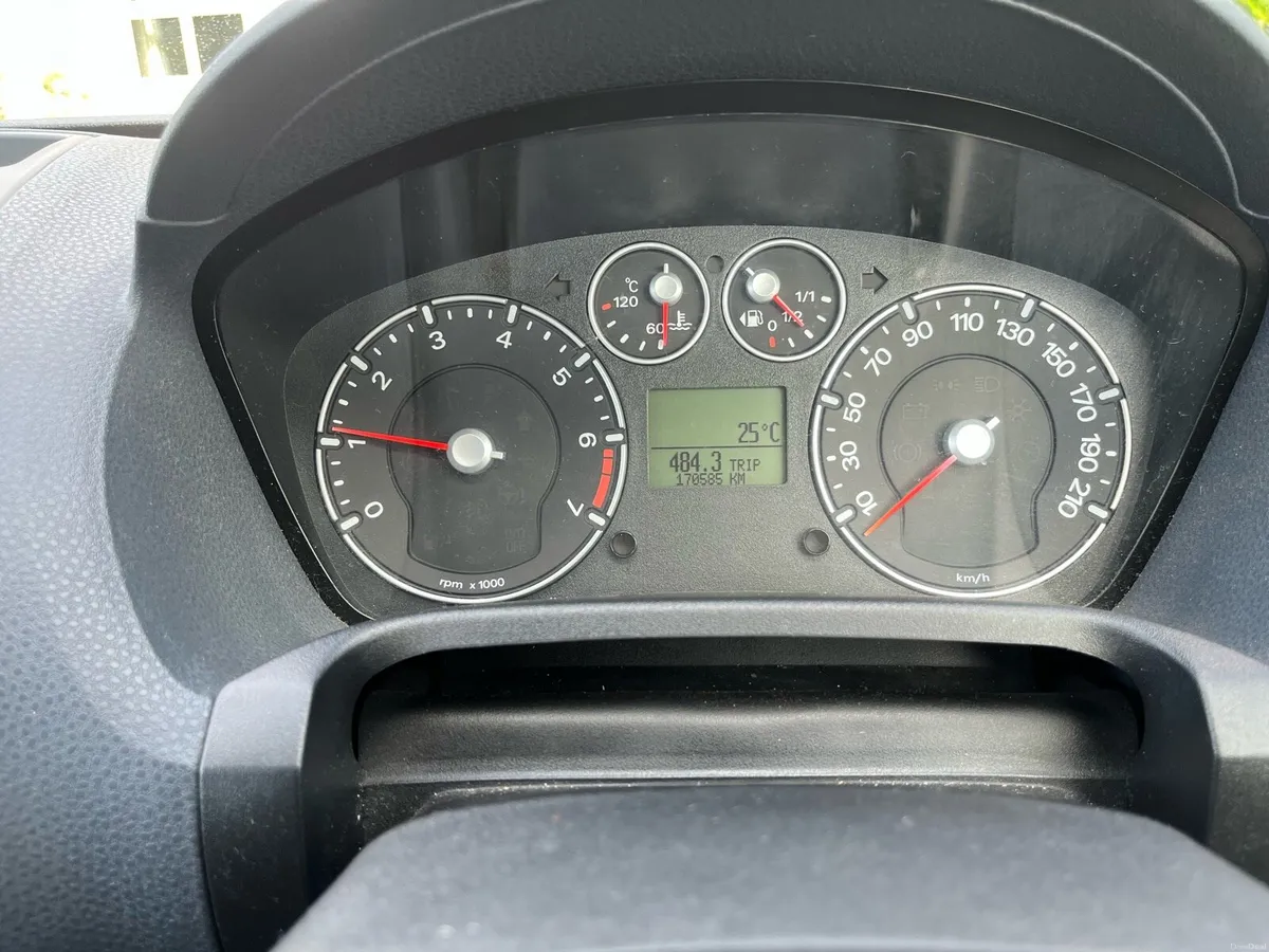 Ford fiesta - Image 6