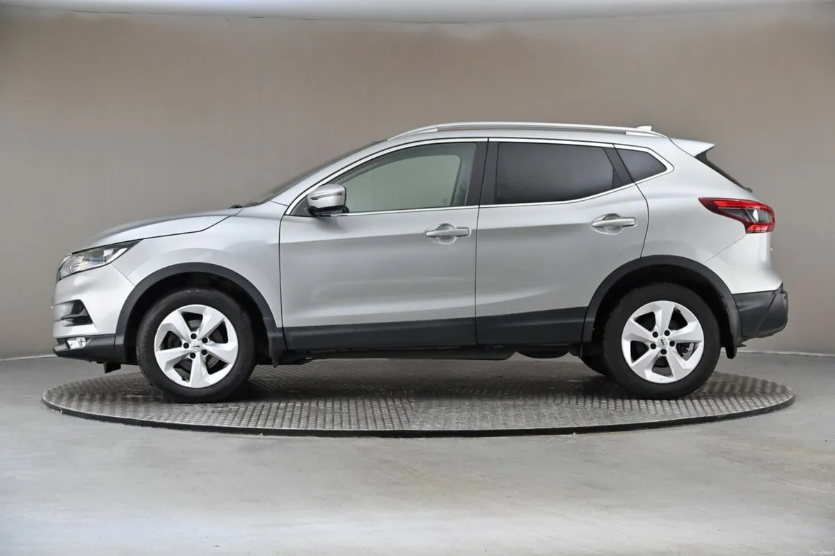 Nissan Qashqai 1.3 PET SV DCT **GLASS ROOF**SAT NA - Image 5