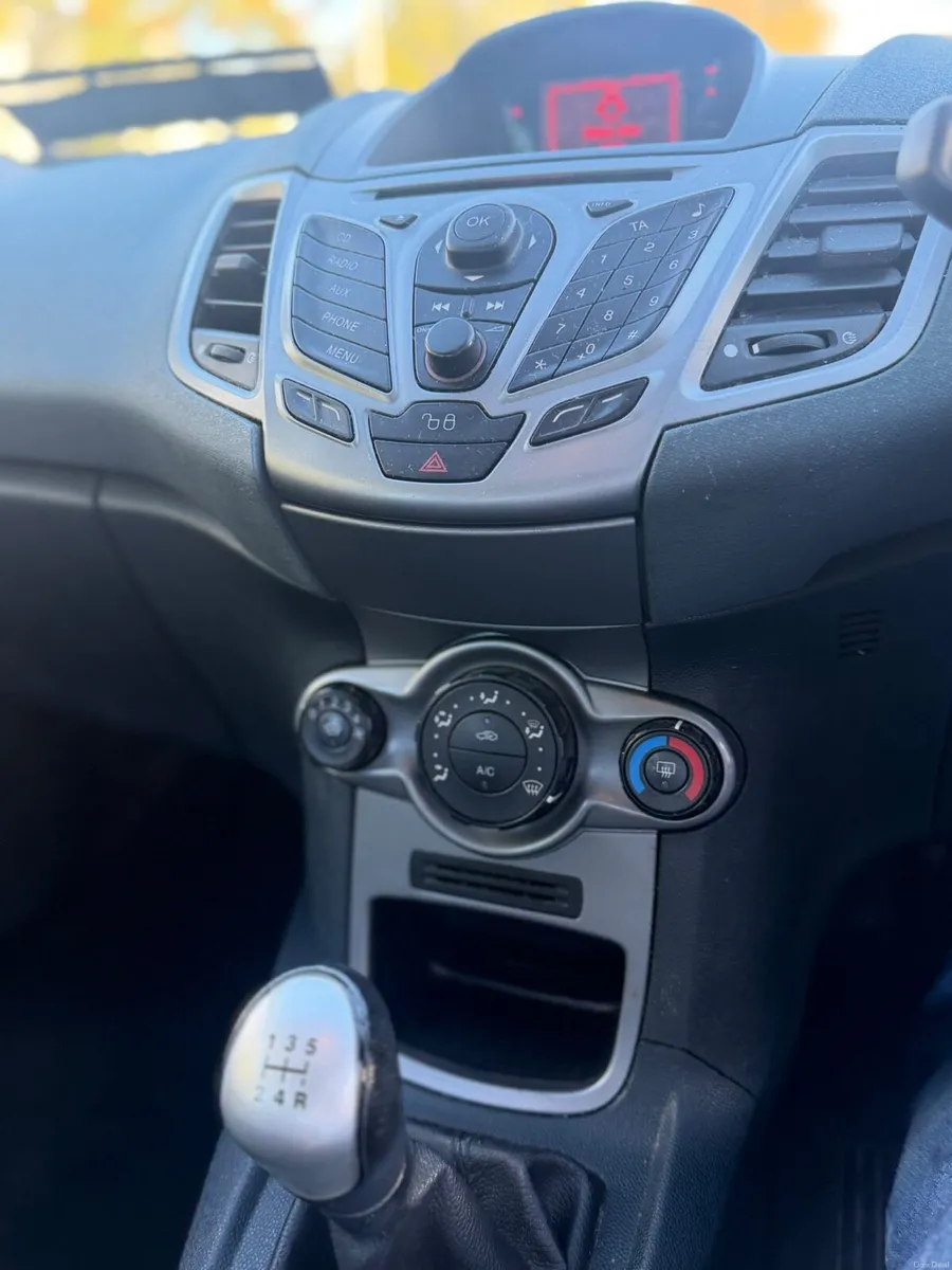 Ford fiesta - Image 4
