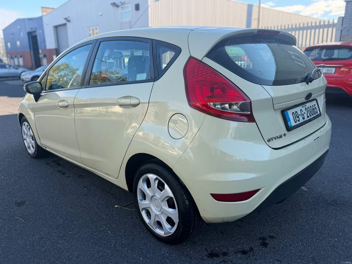 Ford fiesta - Image 6