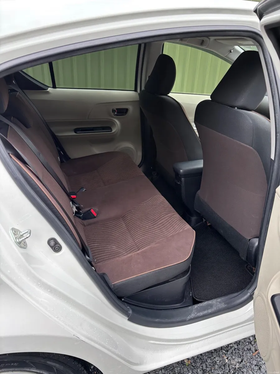Toyota Aqua 2013 - Image 4