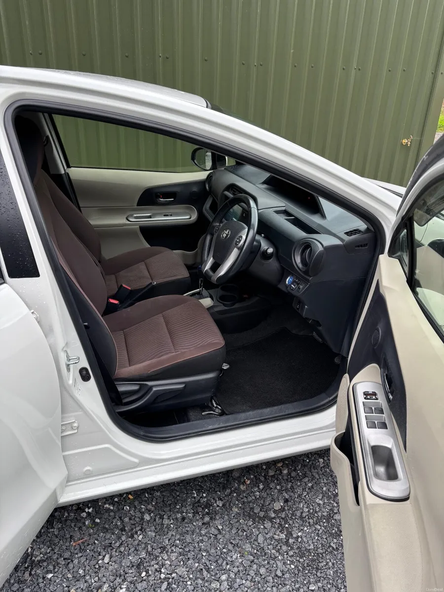 Toyota Aqua 2013 - Image 6