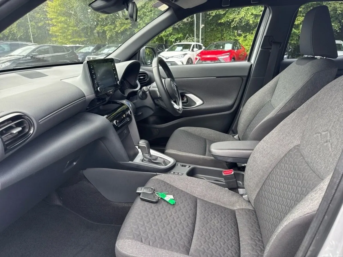 Toyota Yaris Cross YARIS CROSS LUNA SPORT - Image 6