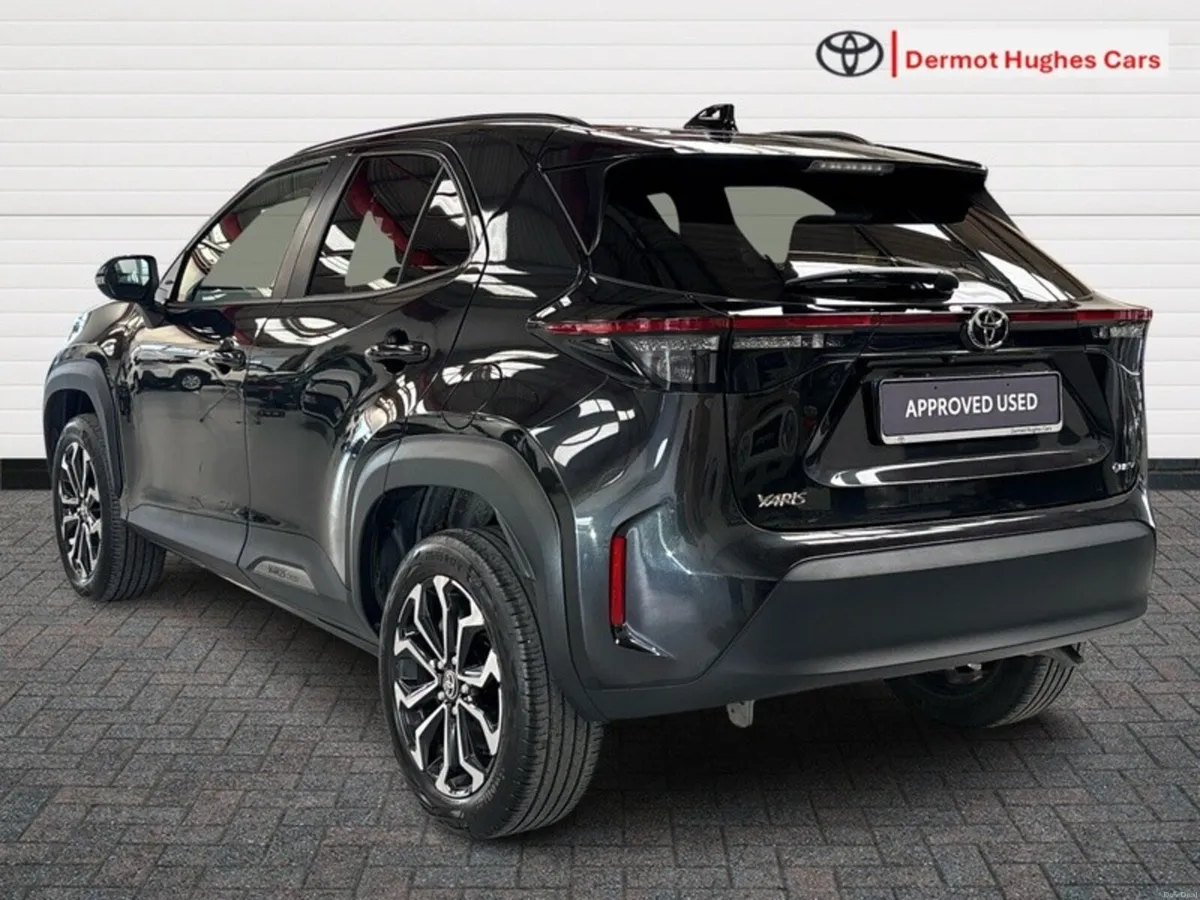 Toyota Yaris Cross LUNA SPORT HYBRID AUTO - Image 2